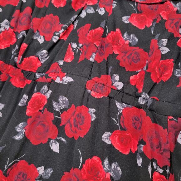 Torrid Size 4 Dress Black Red Roses Floral Front Tie Pockets Boho Whimsygoth - Picture 7 of 10